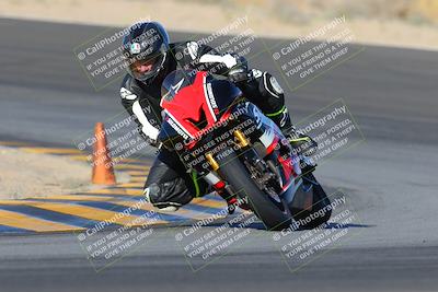 media/Dec-18-2022-SoCal Trackdays (Sun) [[8099a50955]]/Turn 10 (140pm)/